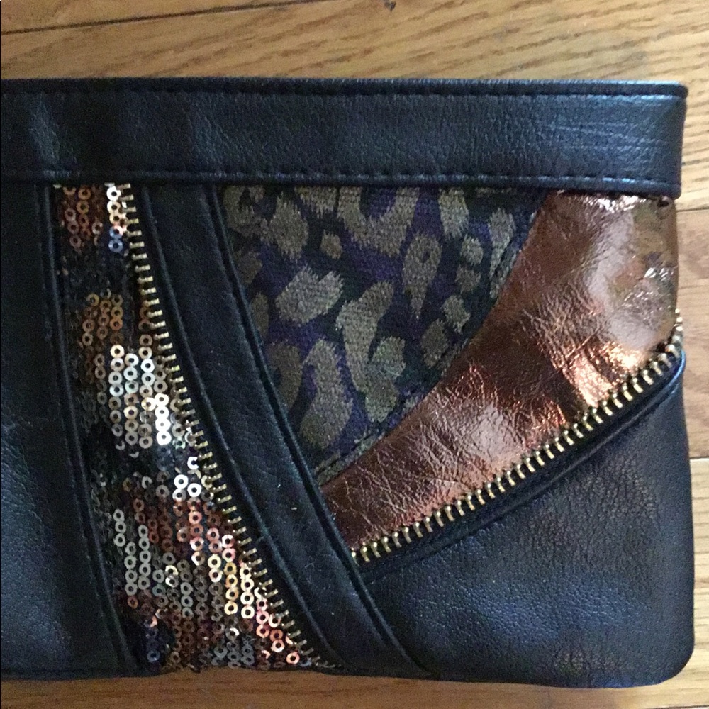 Multi pattern wristlet - Picture 3 of 3